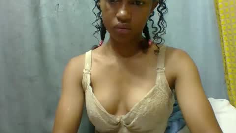Snapshot of elaliealdy chatting on September 13, 6:27 am elaliealdy online show from September 13, 6:27 am