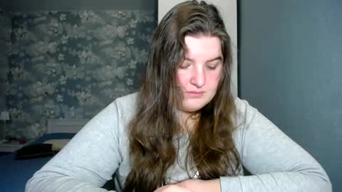 Snapshot of elanis_blair chatting on December 22, 10:17 am Elanis online show from December 22, 10:17 am