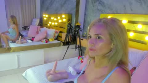 Snapshot of elena_mature chatting on February 6, 1:38 am Elena online show from February 6, 1:38 am
