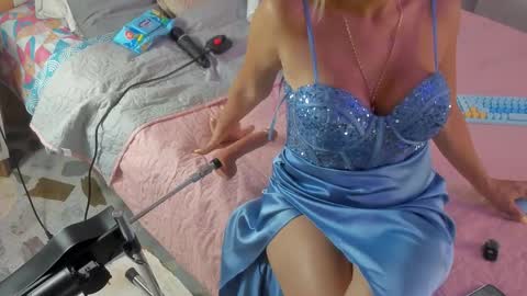 Snapshot of elena_mature chatting on September 10, 7:48 pm Elena online show from September 10, 7:48 pm