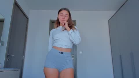 Snapshot of eleonora_linn_ chatting on February 11, 8:15 am Eleonora online show from February 11, 8:15 am
