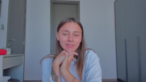 Snapshot of eleonora_linn_ chatting on March 12, 9:02 am Eleonora online show from March 12, 9:02 am