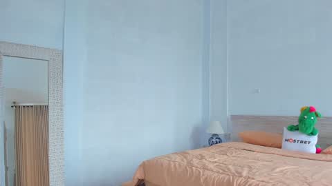 Snapshot of eleonora_linn_ chatting on January 4, 6:19 am Eleonora online show from January 4, 6:19 am