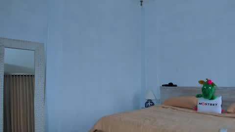 Snapshot of eleonora_linn_ chatting on January 10, 10:06 am Eleonora online show from January 10, 10:06 am