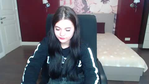 Snapshot of elinamils chatting on March 12, 9:44 am ElinaMils online show from March 12, 9:44 am