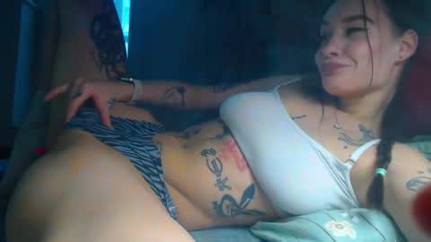 Snapshot of elisa_bright chatting on February 14, 6:02 am Tati online show from February 14, 6:02 am