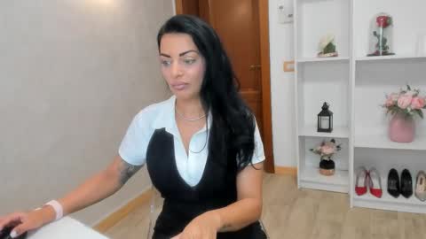 Snapshot of elisabaxter chatting on September 10, 4:13 am Maria online show from September 10, 4:13 am