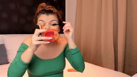 Snapshot of elisetyler89 chatting on January 9, 9:37 pm Elly online show from January 9, 9:37 pm