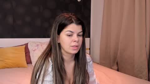 Snapshot of elisetyler89 chatting on December 15, 10:37 pm Elly online show from December 15, 10:37 pm