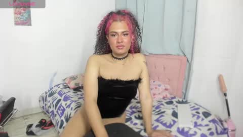 Snapshot of elizabeth_777 chatting on February 27, 3:51 am elizabeth_777 online show from February 27, 3:51 am