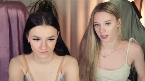 Snapshot of elizzza_ chatting on February 2, 3:28 pm elizzza_ online show from February 2, 3:28 pm