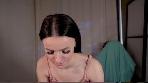 Snapshot of elizzza_ chatting on February 15, 11:50 am elizzza_ online show from February 15, 11:50 am