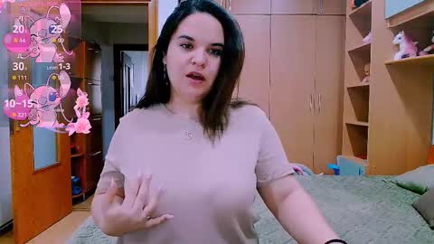 Snapshot of ella_diamonds chatting on September 15, 5:53 am Ella online show from September 15, 5:53 am