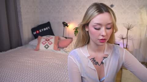 Snapshot of ella_knockers_xl chatting on December 19, 2:35 pm Ella NEXT STREAM 21 november online show from December 19, 2:35 pm