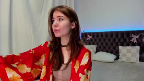 Ella Mayers online show from February 3, 3:31 am