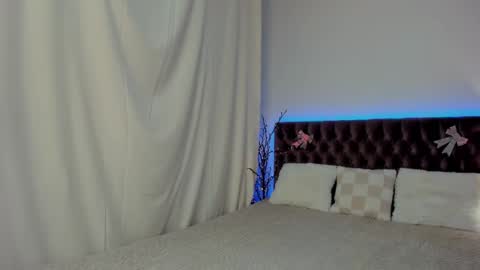 Ella Mayers online show from February 12, 1:41 am