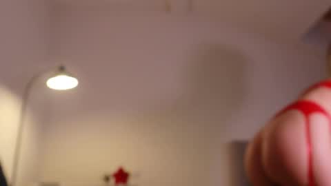 Snapshot of ella_twinkle chatting on February 23, 10:31 pm Ella online show from February 23, 10:31 pm