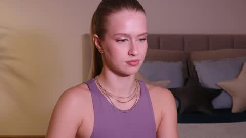 Snapshot of ella_twinkle chatting on February 1, 7:34 pm Ella online show from February 1, 7:34 pm