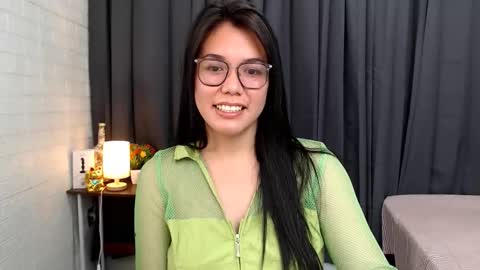 Snapshot of ellahollywood1818 chatting on February 26, 3:14 am CINDERELLA online show from February 26, 3:14 am