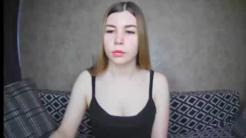 Snapshot of ellanuar chatting on December 3, 7:05 am EllaNuar online show from December 3, 7:05 am