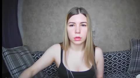 Snapshot of ellanuar chatting on December 2, 6:46 am EllaNuar online show from December 2, 6:46 am