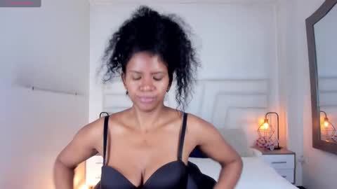Snapshot of ellie_alves chatting on February 14, 12:25 pm Ellie online show from February 14, 12:25 pm