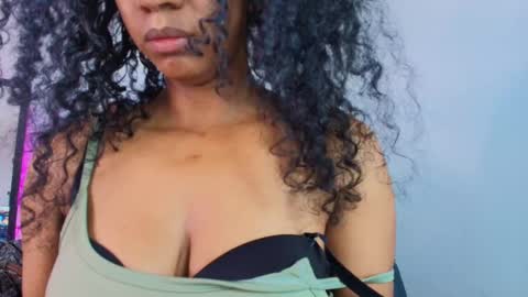 Snapshot of ellie_alves chatting on September 10, 1:34 pm Ellie online show from September 10, 1:34 pm