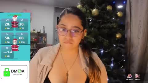 Snapshot of ellie_jones1 chatting on December 14, 12:44 am Ellie online show from December 14, 12:44 am