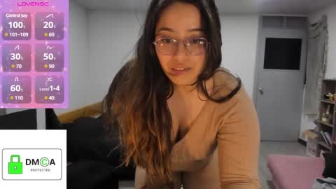 Snapshot of ellie_jones1 chatting on February 25, 2:47 am Ellie online show from February 25, 2:47 am