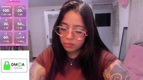 Snapshot of ellie_jones1 chatting on September 17, 2:37 am Ellie online show from September 17, 2:37 am