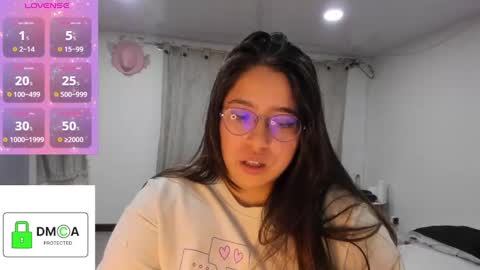 Snapshot of ellie_jones1 chatting on February 19, 3:17 am Ellie online show from February 19, 3:17 am