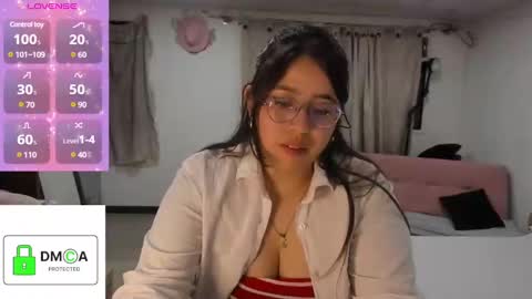 Snapshot of ellie_jones1 chatting on January 14, 12:43 am Ellie online show from January 14, 12:43 am