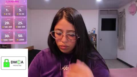 Snapshot of ellie_jones1 chatting on September 12, 1:51 am Ellie online show from September 12, 1:51 am