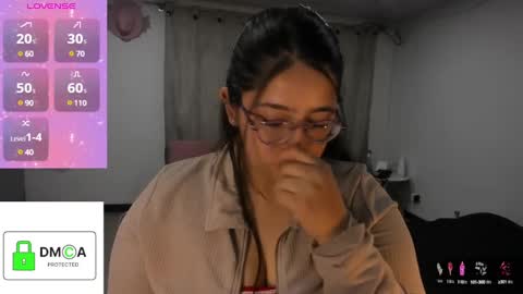 Snapshot of ellie_jones1 chatting on February 13, 12:02 am Ellie online show from February 13, 12:02 am