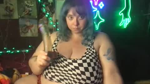 Ellie Louise online show from December 21, 9:58 pm