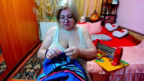 Snapshot of ellyhot53 chatting on January 28, 3:14 pm ellyhot53 online show from January 28, 3:14 pm