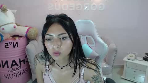 Elody  online show from February 8, 9:35 am