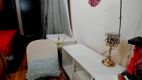 Snapshot of elsagloww chatting on January 17, 4:04 pm ELSA BBY online show from January 17, 4:04 pm