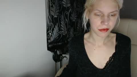 Snapshot of elssa_rush chatting on March 1, 5:05 pm elssa_rush online show from March 1, 5:05 pm