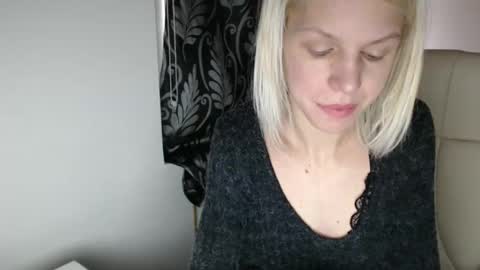 Snapshot of elssa_rush chatting on March 2, 7:54 am elssa_rush online show from March 2, 7:54 am