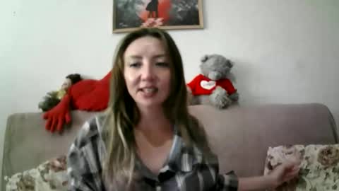 Snapshot of elvinasweet chatting on September 22, 5:33 am ElvinaSweet online show from September 22, 5:33 am