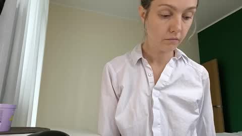 Snapshot of elyrasnarl chatting on September 19, 9:35 am elyrasnarl online show from September 19, 9:35 am