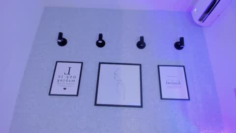 Snapshot of emelie_89 chatting on February 28, 10:06 pm emelie_89 online show from February 28, 10:06 pm