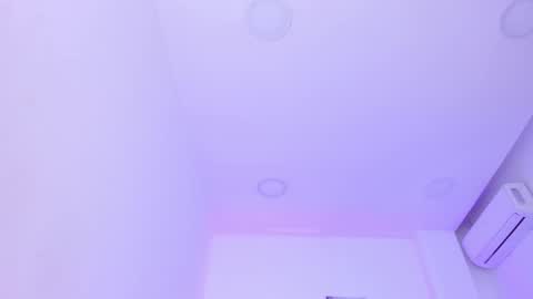 Snapshot of emelie_89 chatting on March 3, 3:22 pm emelie_89 online show from March 3, 3:22 pm
