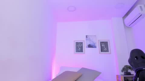 Snapshot of emelie_89 chatting on February 27, 11:39 am emelie_89 online show from February 27, 11:39 am