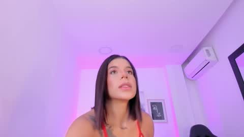 Snapshot of emelie_89 chatting on March 4, 12:01 pm emelie_89 online show from March 4, 12:01 pm