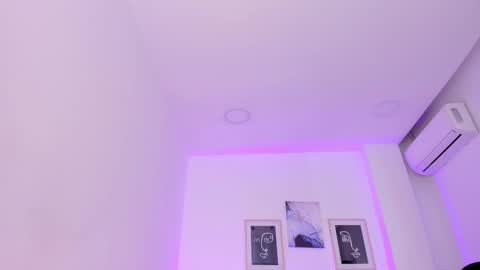 Snapshot of emelie_89 chatting on February 26, 11:54 am emelie_89 online show from February 26, 11:54 am