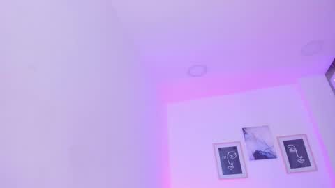 Snapshot of emelie_89 chatting on March 8, 12:20 pm emelie_89 online show from March 8, 12:20 pm