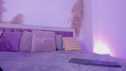 Snapshot of emelyy_carter chatting on February 12, 7:45 pm Emy online show from February 12, 7:45 pm