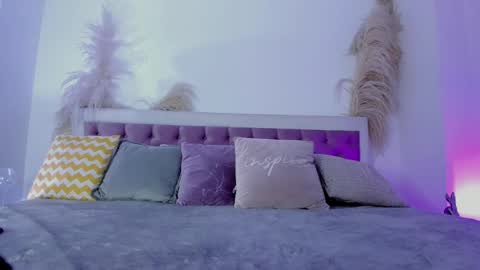 Snapshot of emelyy_carter chatting on February 13, 7:42 pm Emy online show from February 13, 7:42 pm